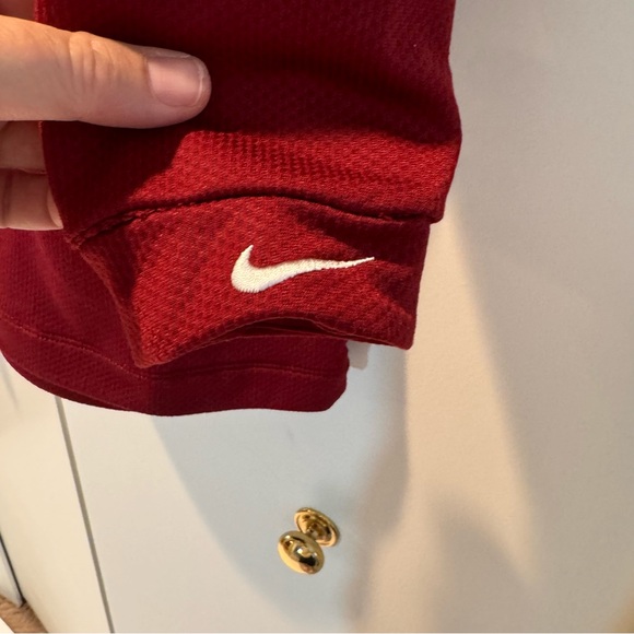 Nike Golf medium maroon long sleeve gold polo sleeves have been shortened - Picture 8 of 11